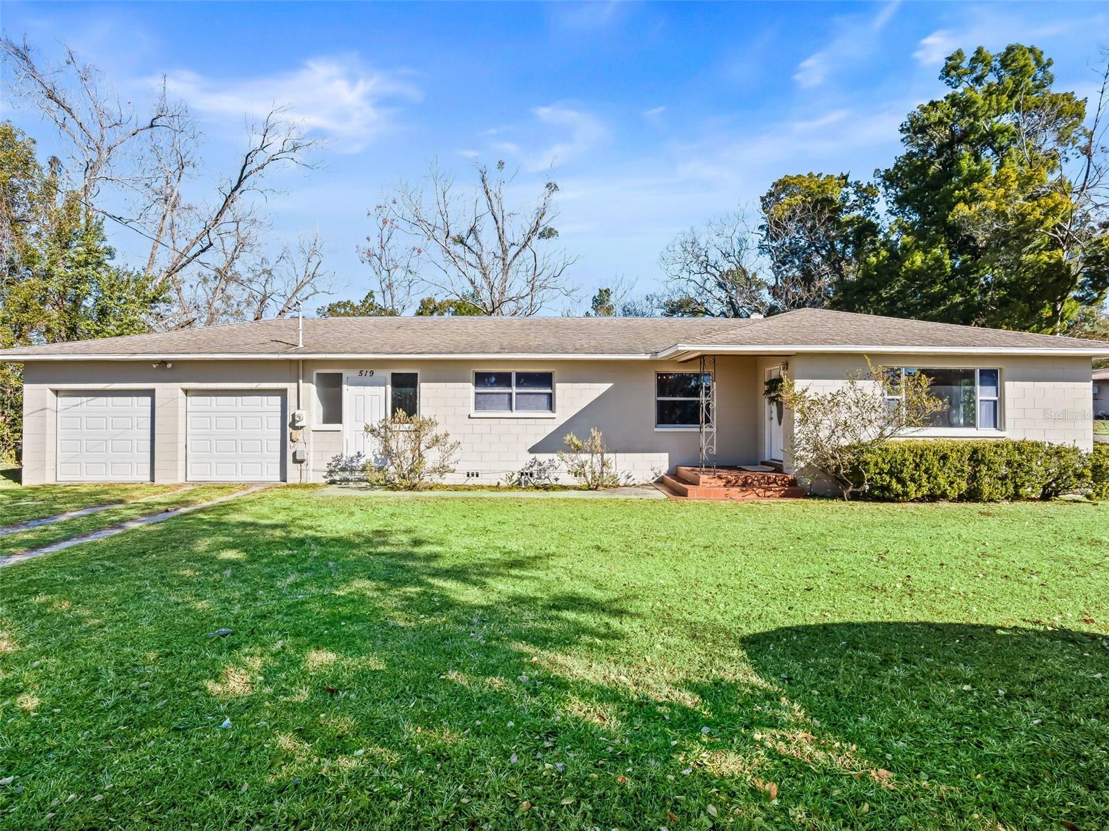 Single Family Residence in WILDWOOD, FL - Daniel Dourado