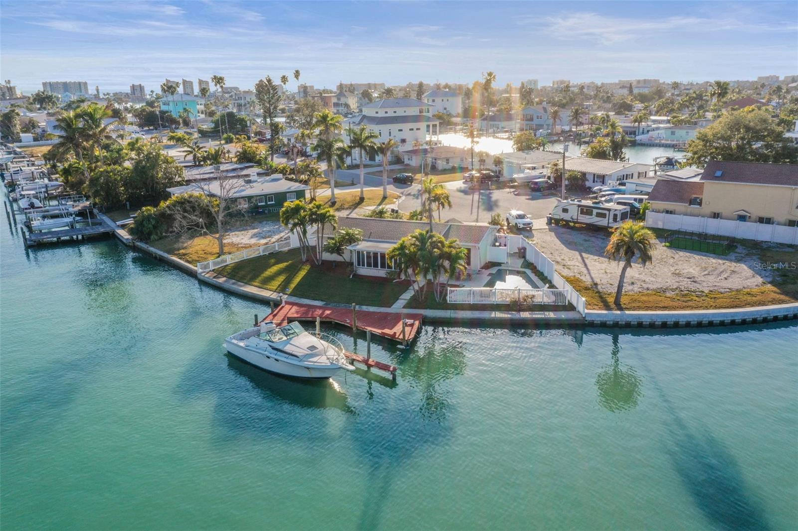 Single Family Residence em MADEIRA BEACH, FL - Daniel Dourado