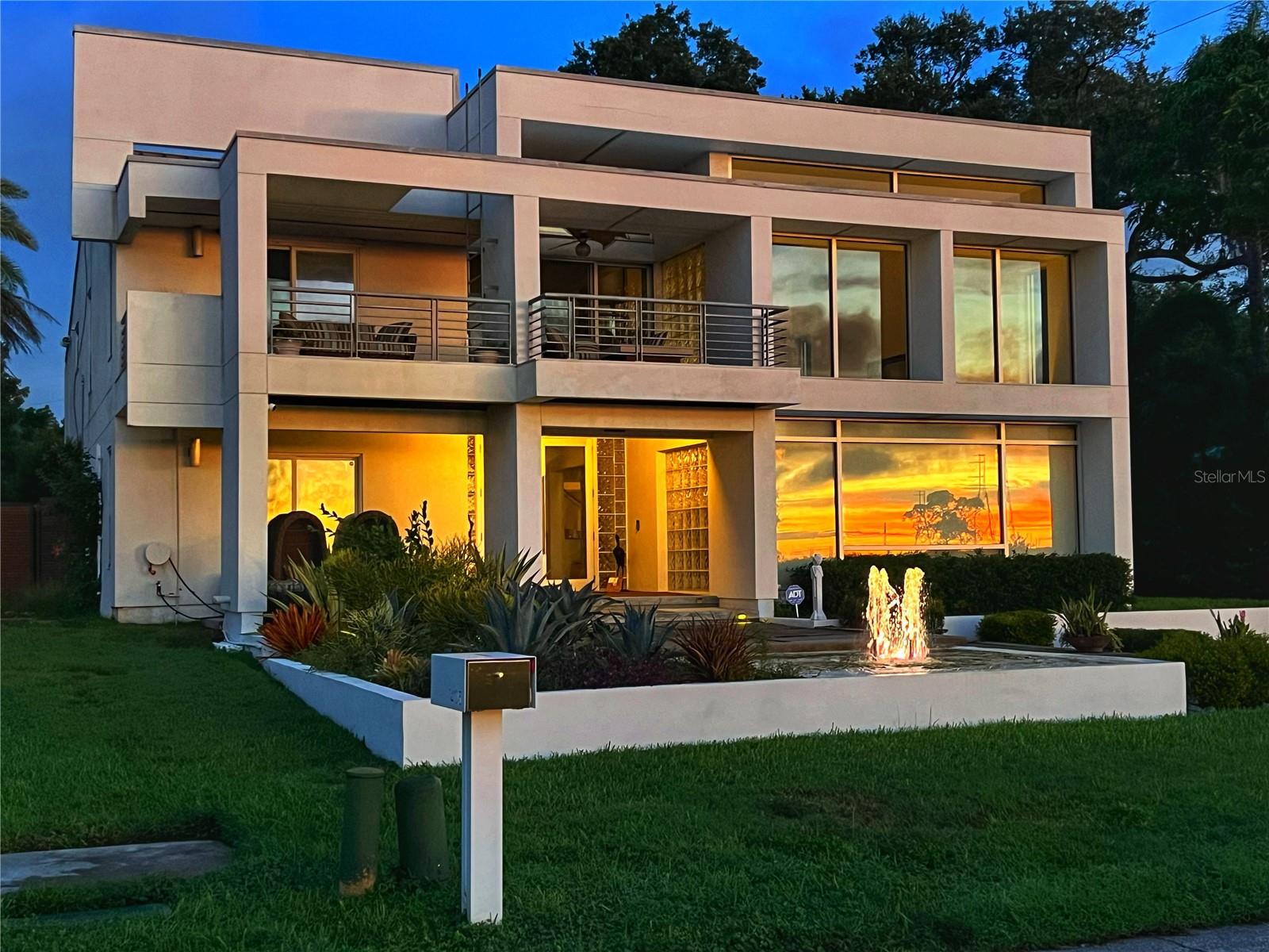 Single Family Residence in SAFETY HARBOR, FL - Daniel Dourado