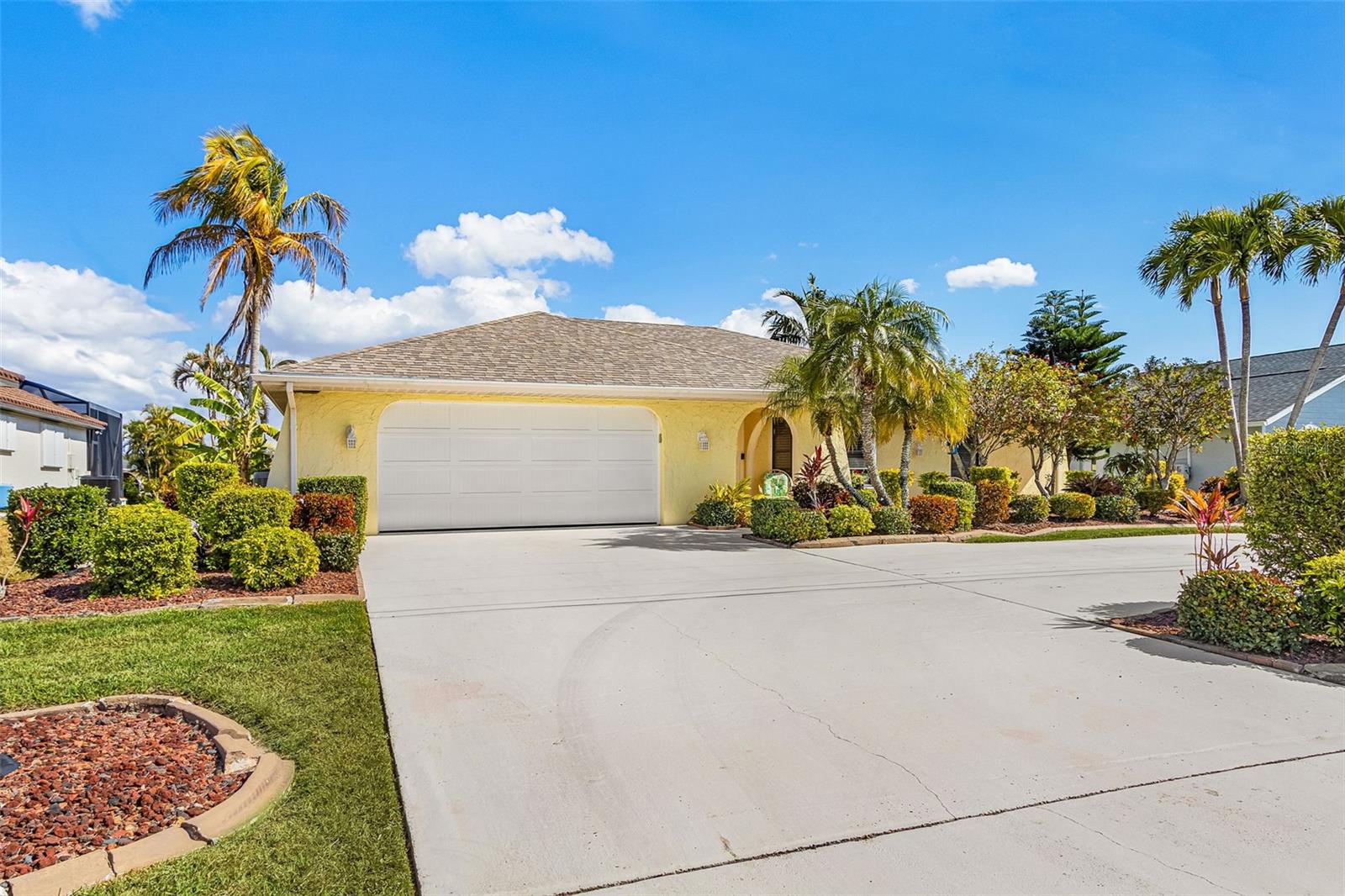 Single Family Residence em CAPE CORAL, FL - Daniel Dourado