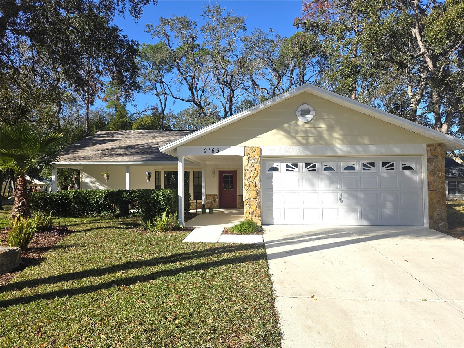 Single Family Residence em SPRING HILL, FL - Daniel Dourado