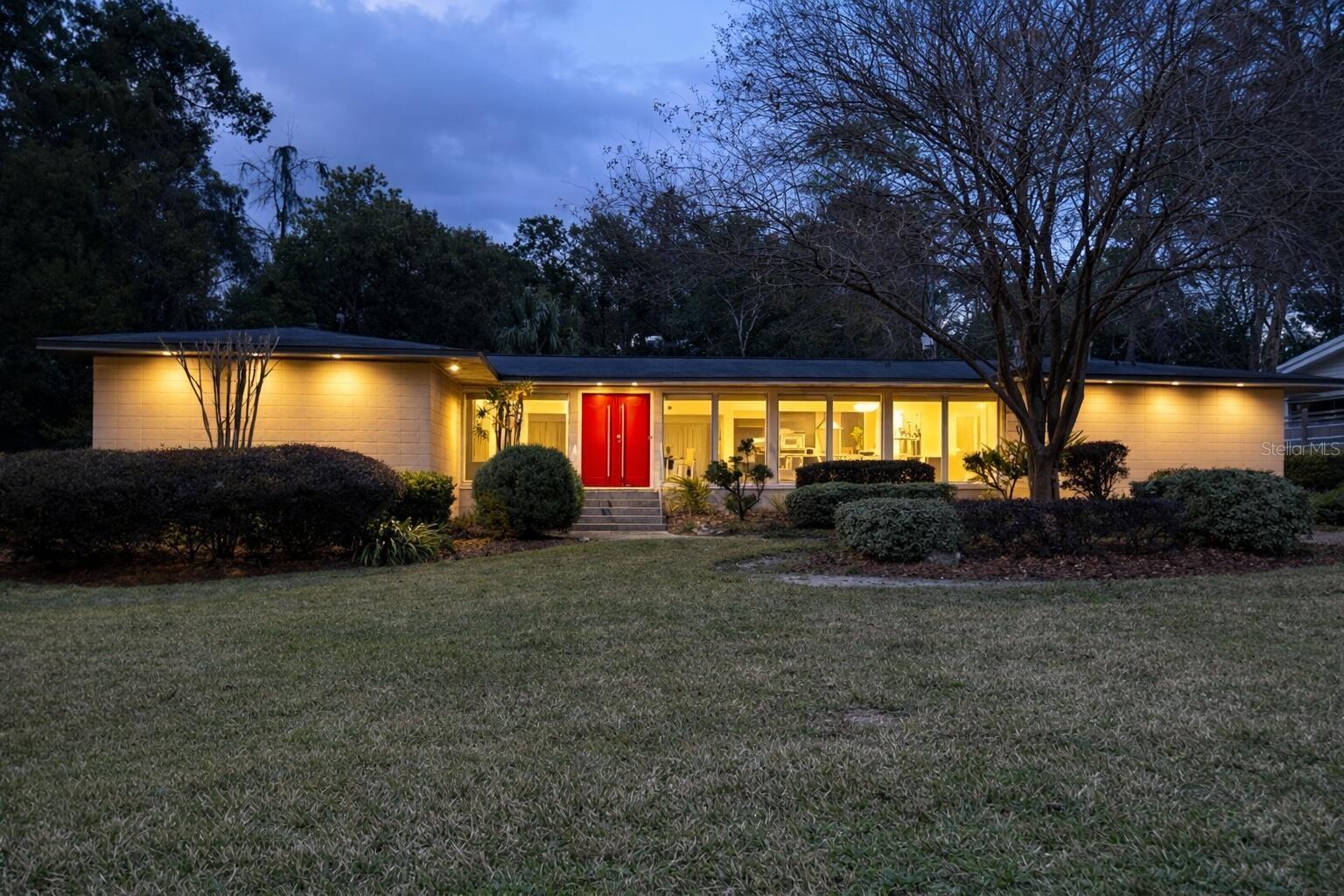 Single Family Residence in GAINESVILLE, FL - Daniel Dourado