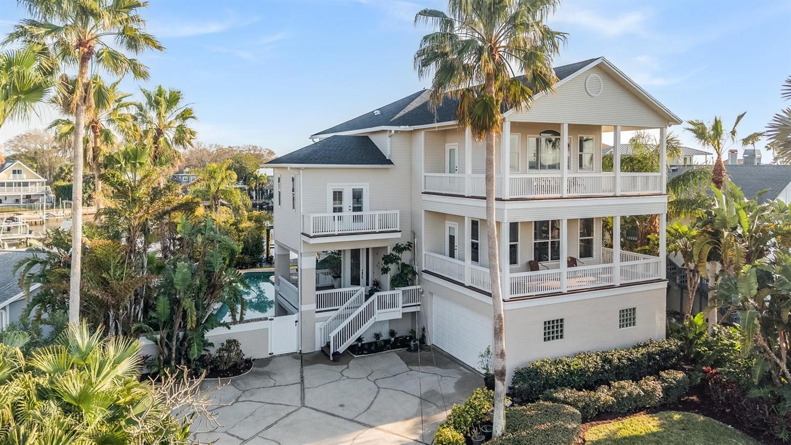 Single Family Residence in PALM HARBOR, FL - Daniel Dourado