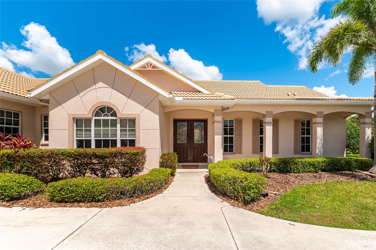 Single Family Residence in BRADENTON, FL - Daniel Dourado