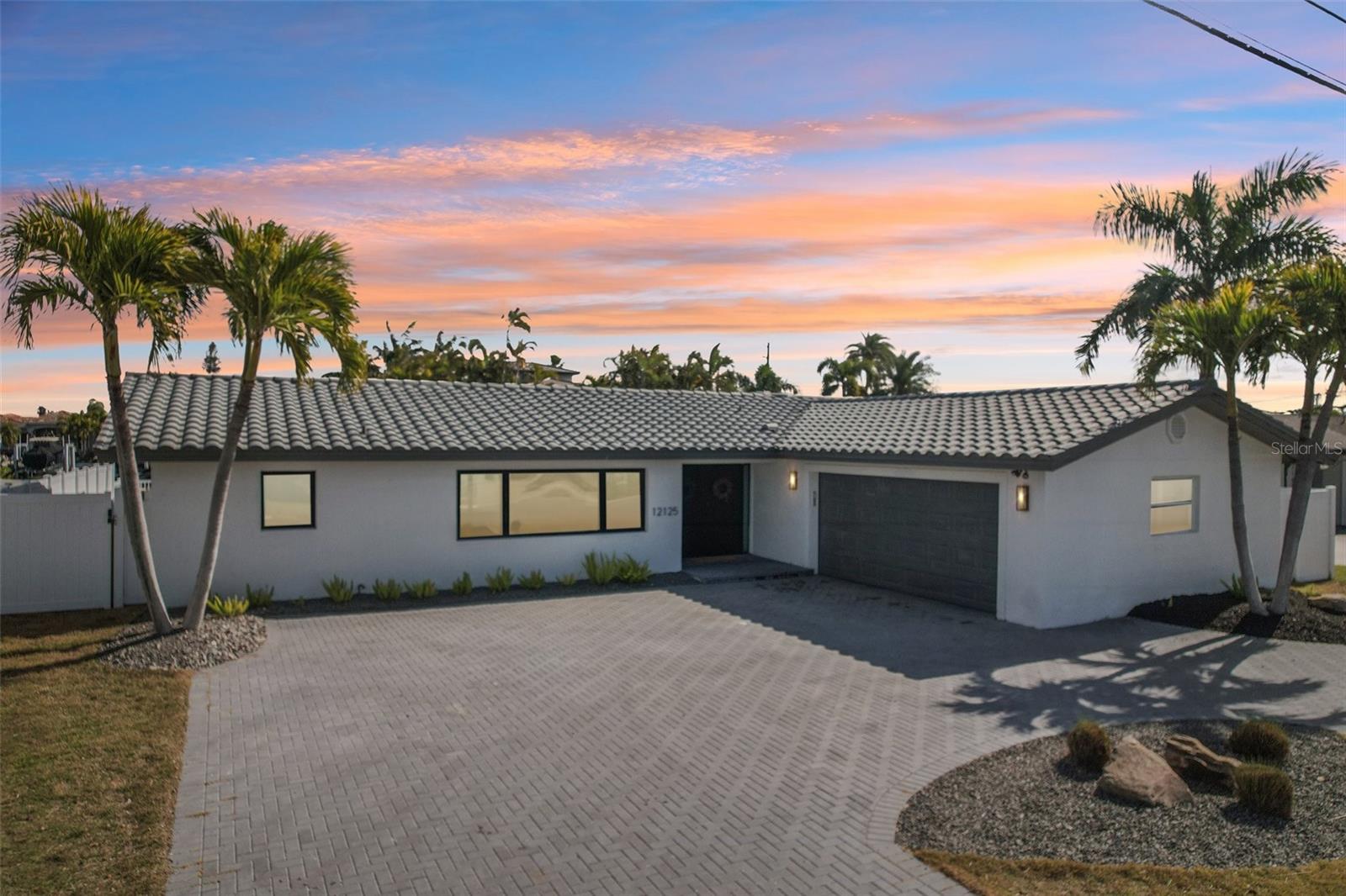 Single Family Residence in TREASURE ISLAND, FL - Daniel Dourado