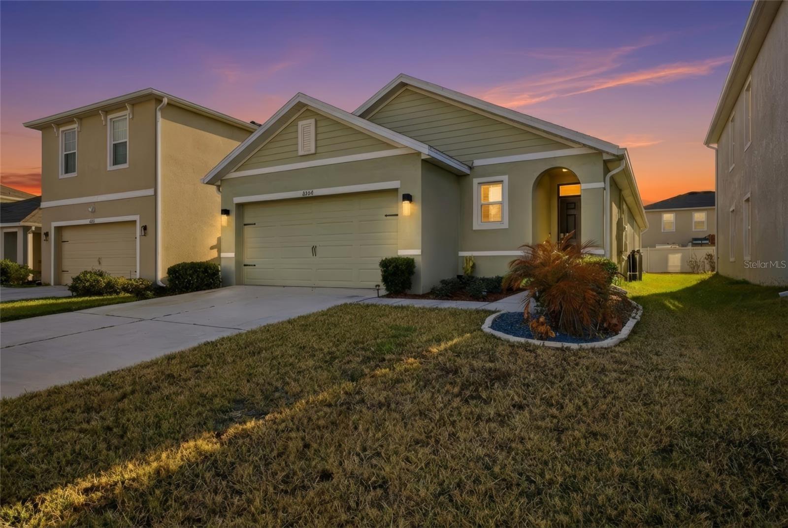 Single Family Residence in WESLEY CHAPEL, FL - Daniel Dourado