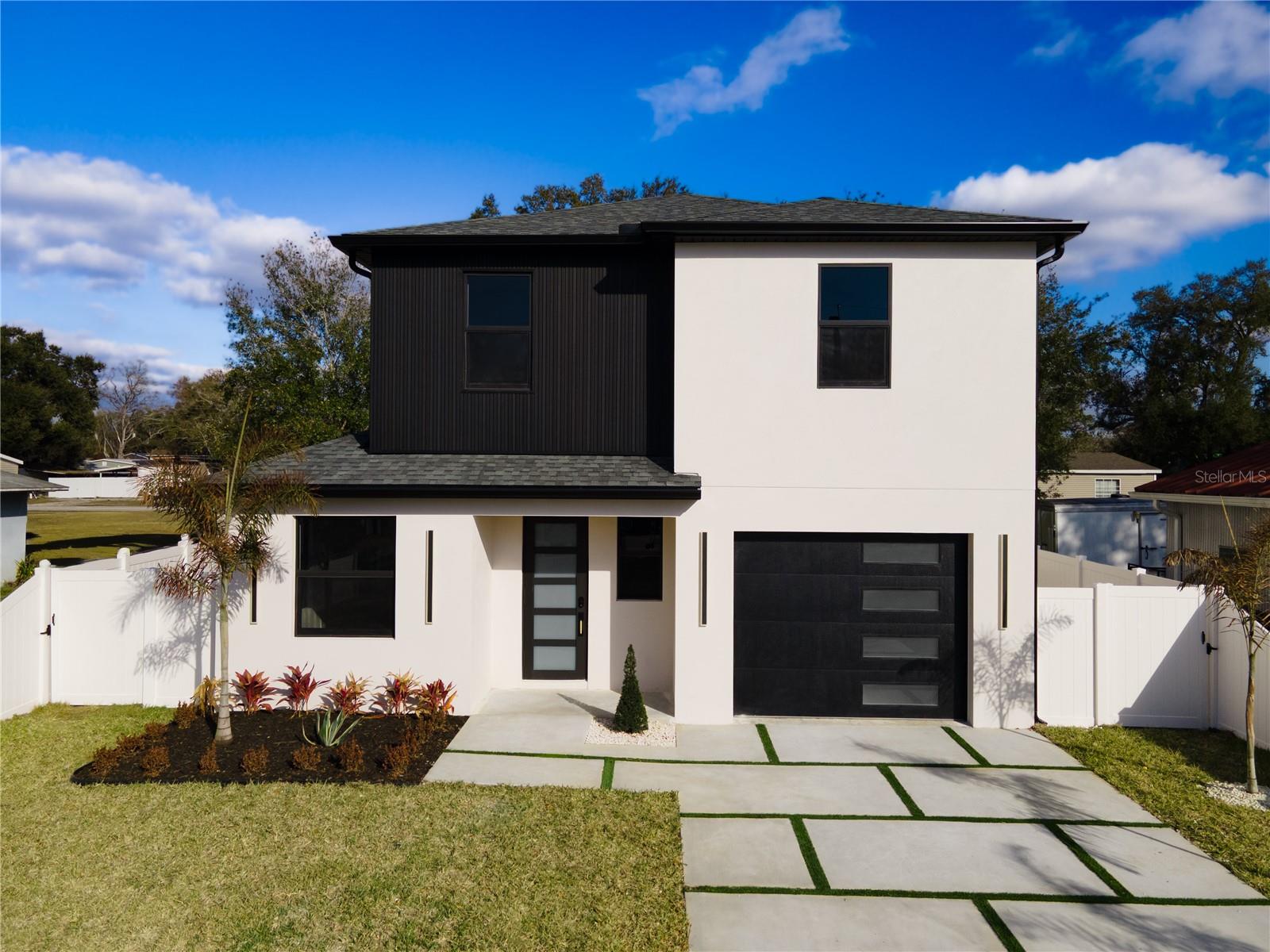 Single Family Residence in TAMPA, FL - Daniel Dourado