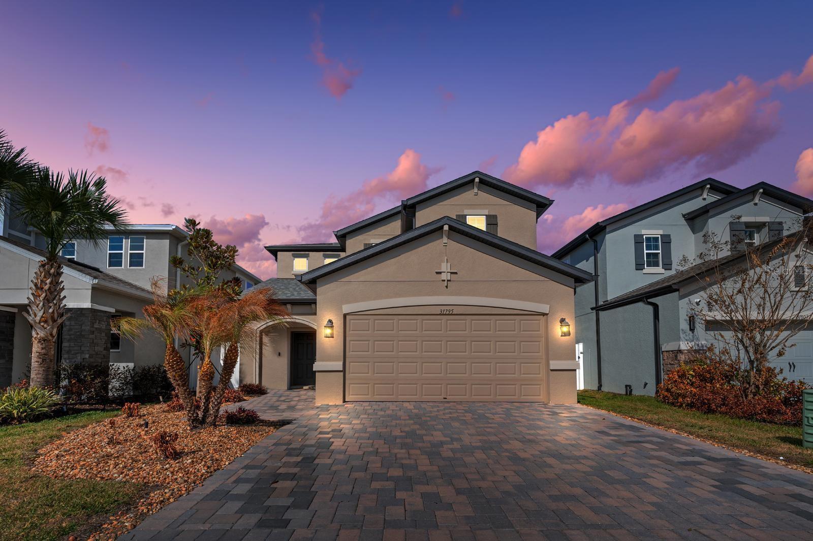 Single Family Residence in WESLEY CHAPEL, FL - Daniel Dourado