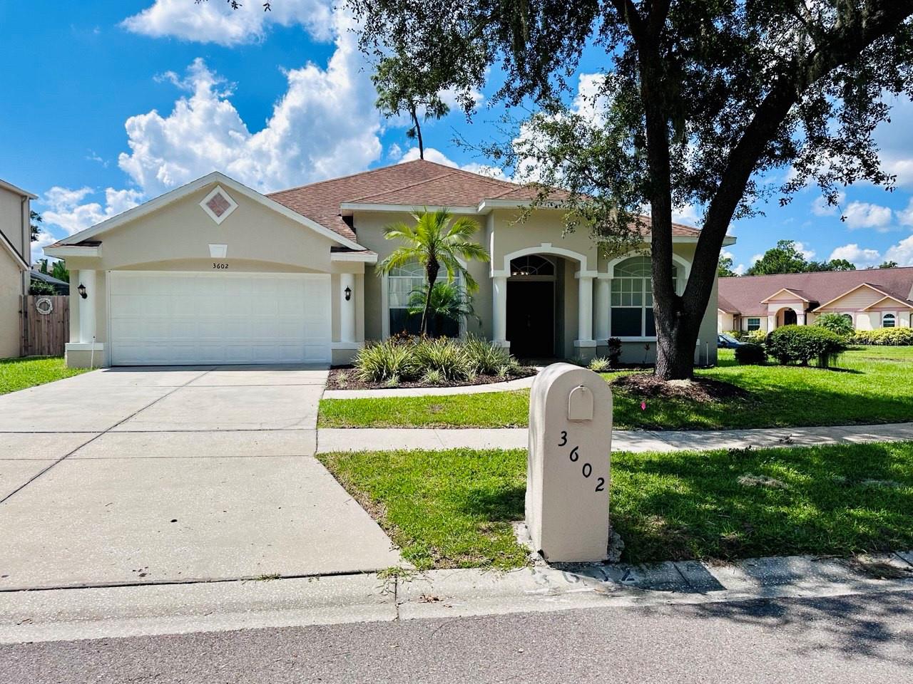 Single Family Residence in VALRICO, FL - Daniel Dourado