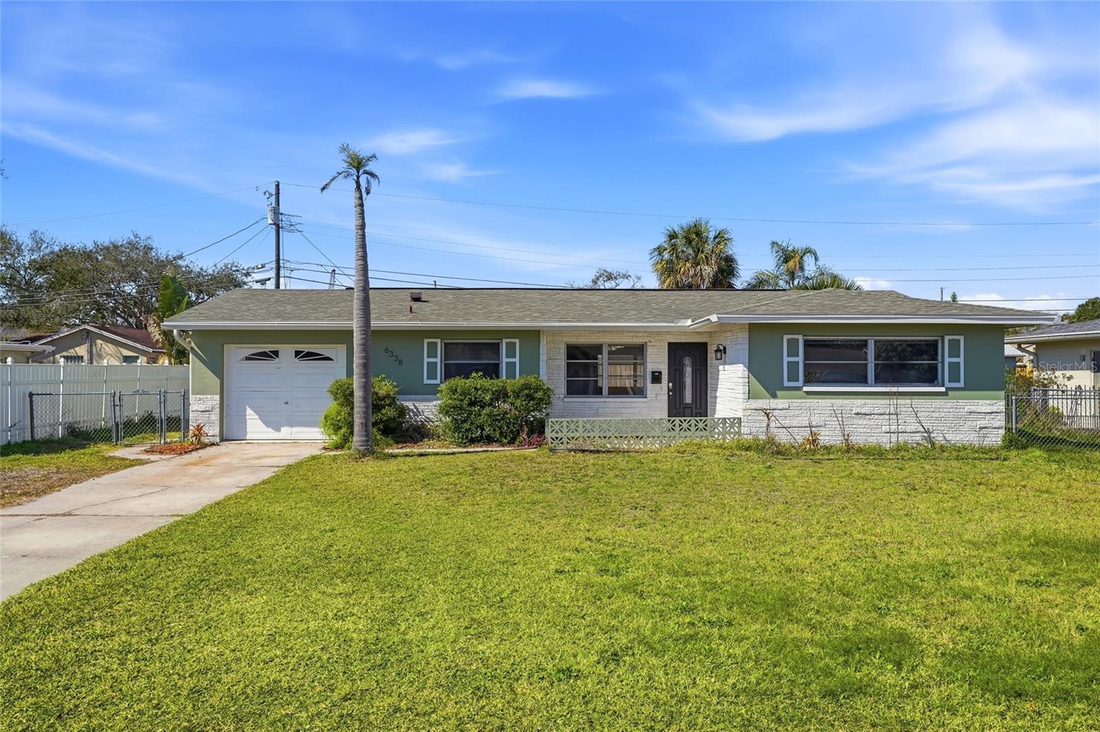 Single Family Residence em ST PETERSBURG, FL - Daniel Dourado