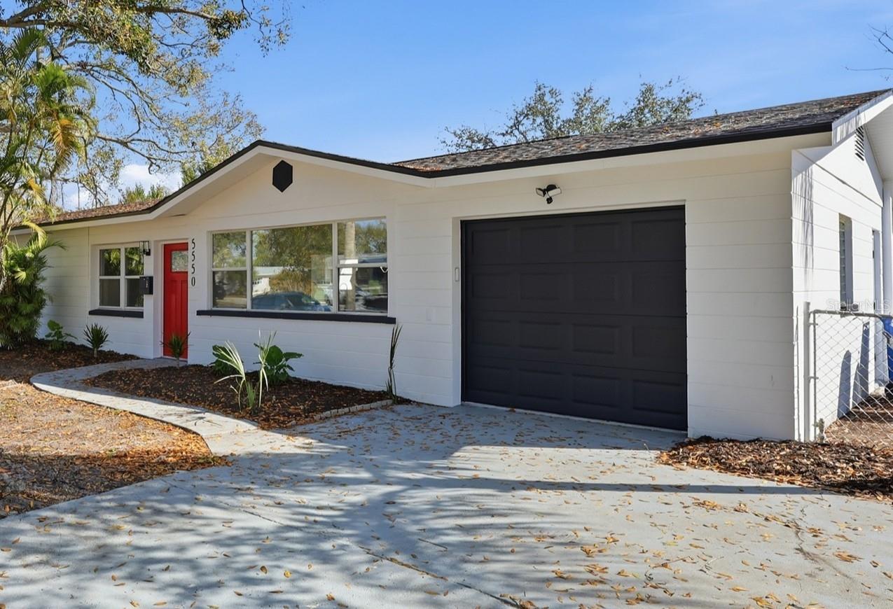 Single Family Residence em ST PETERSBURG, FL - Daniel Dourado