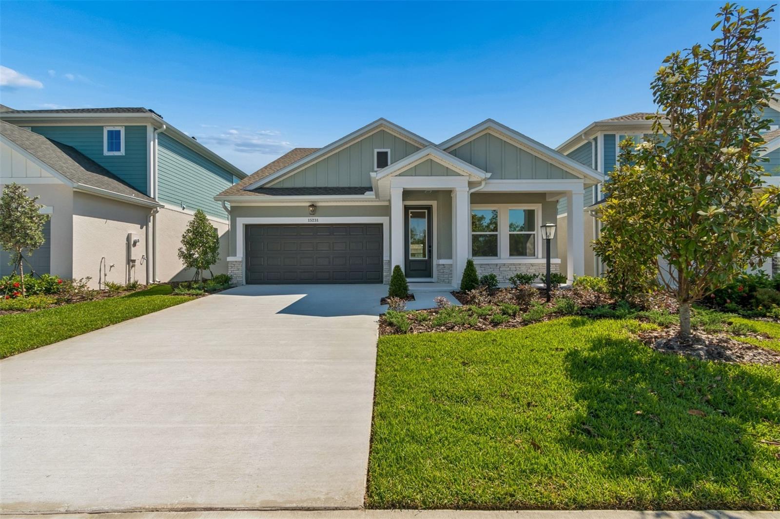 Single Family Residence in BRADENTON, FL - Daniel Dourado