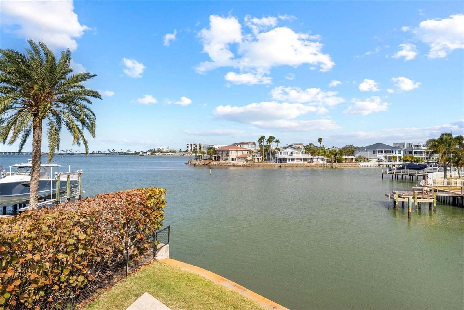 Single Family Residence em DUNEDIN, FL - Daniel Dourado