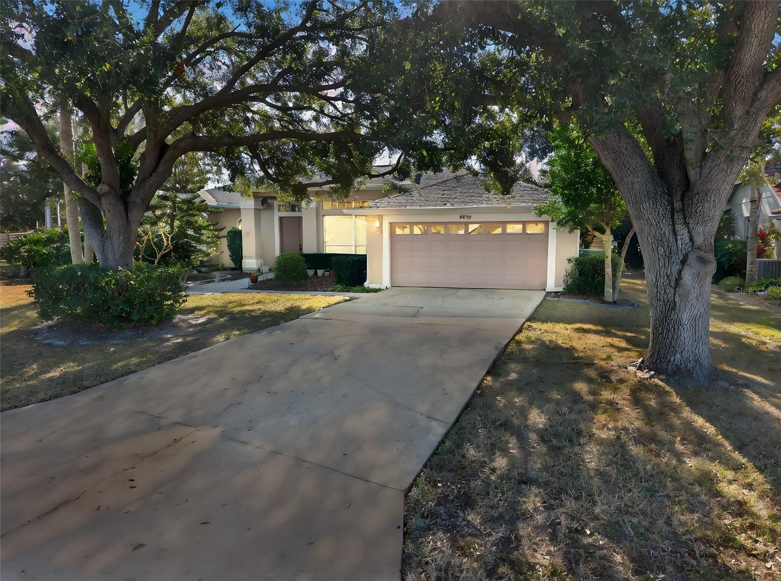 Single Family Residence in BRADENTON, FL - Daniel Dourado
