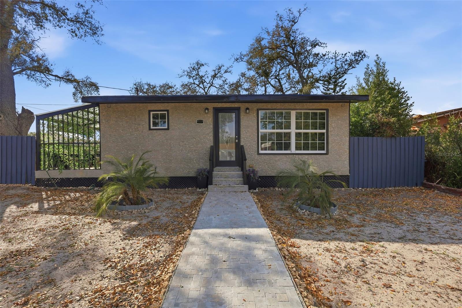 Single Family Residence in TAMPA, FL - Daniel Dourado