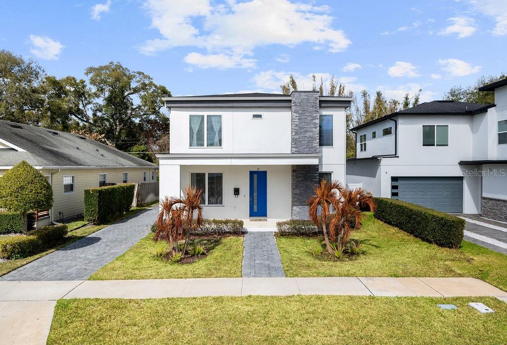 Single Family Residence in ORLANDO, FL - Daniel Dourado