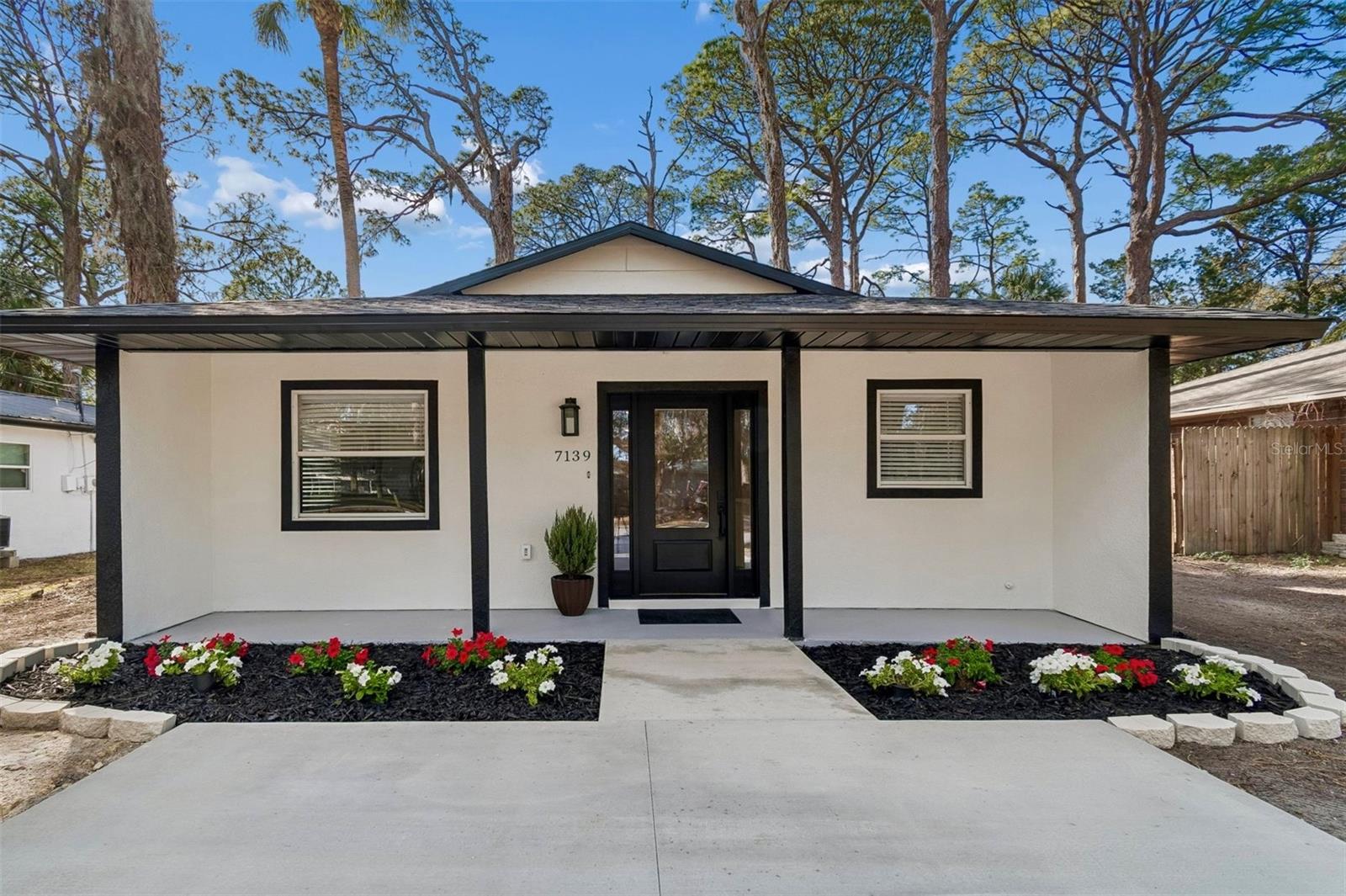 Single Family Residence in NEW PORT RICHEY, FL - Daniel Dourado
