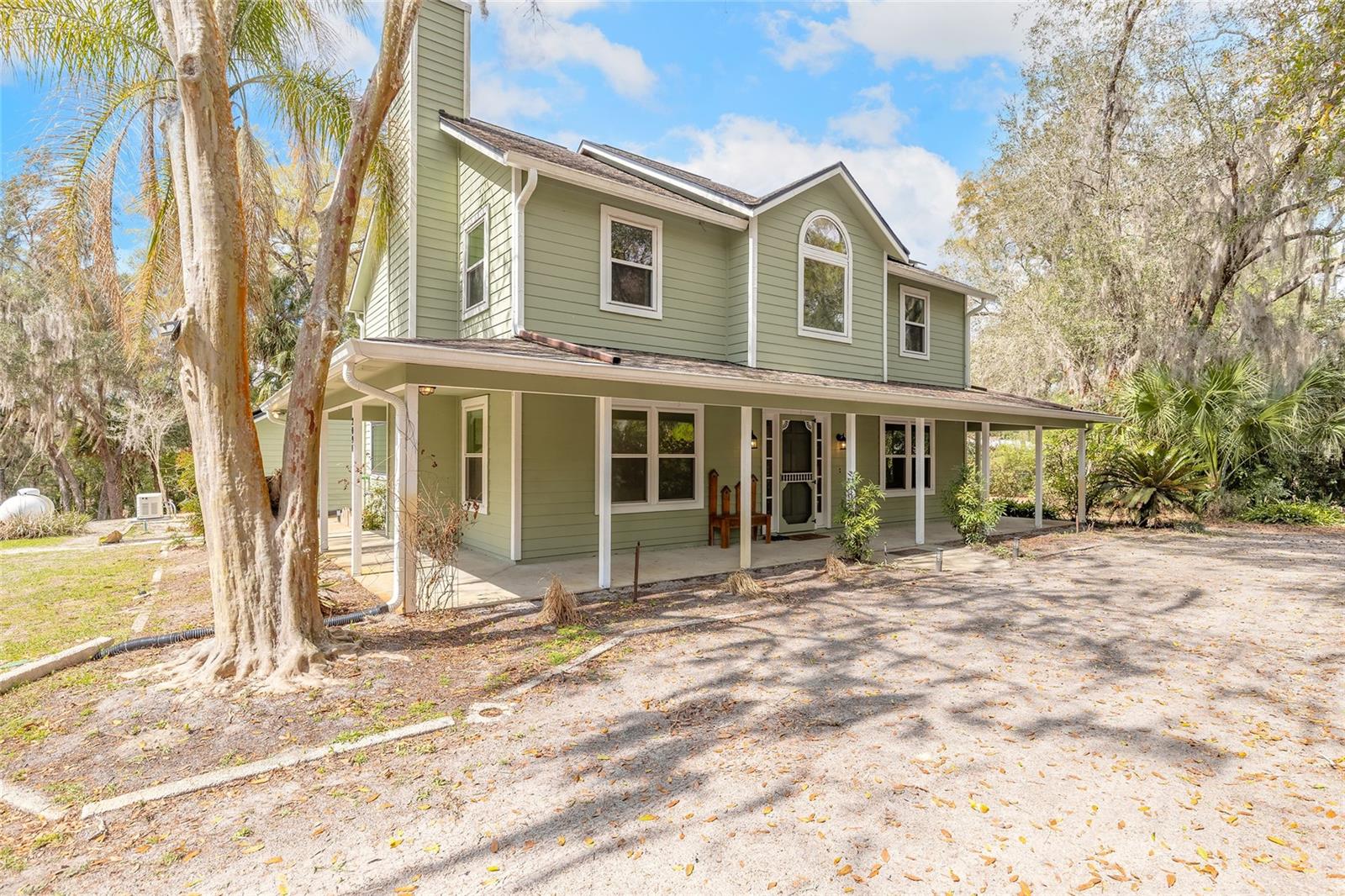 Single Family Residence in DELAND, FL - Daniel Dourado