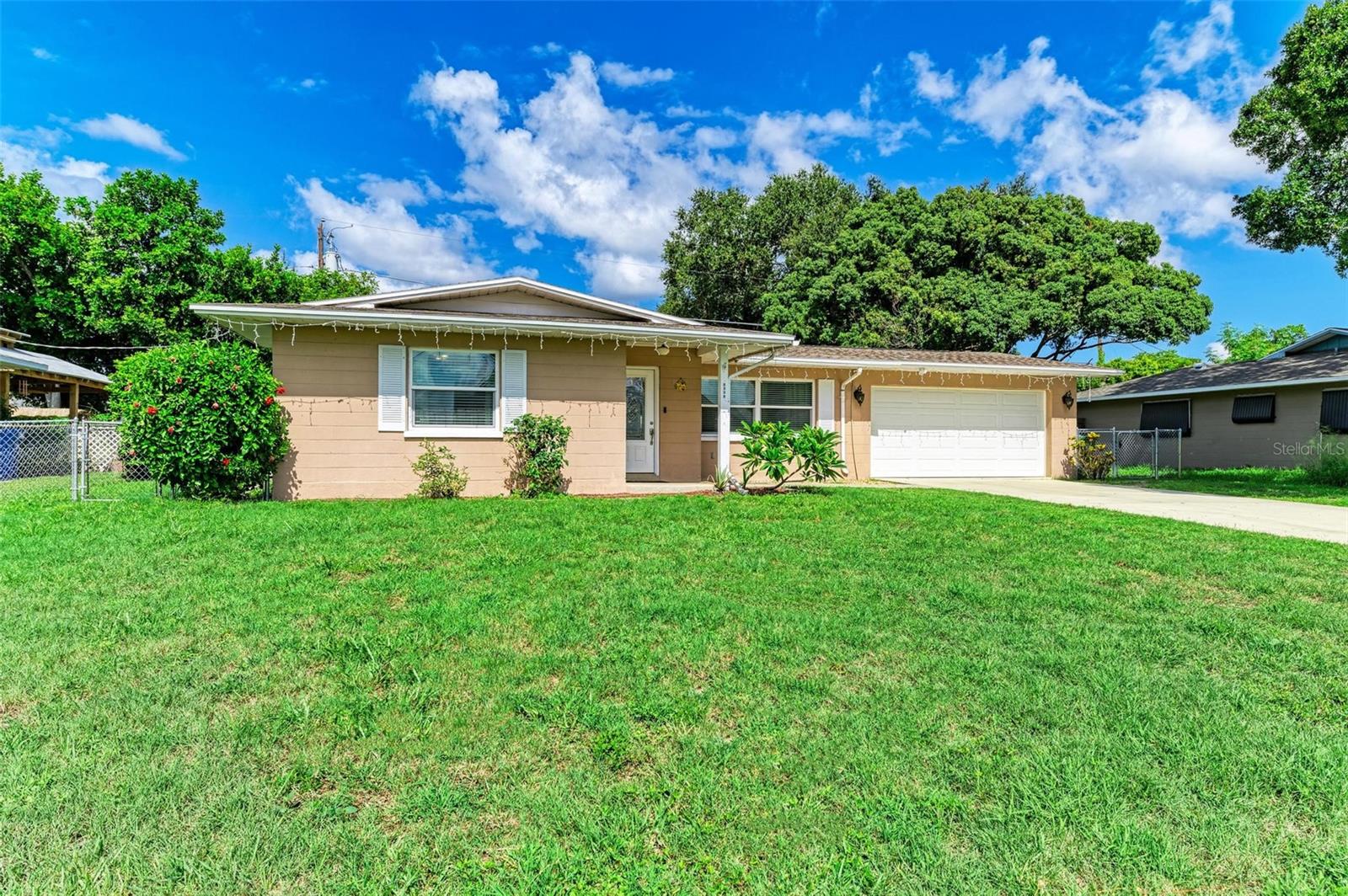 Single Family Residence in BRADENTON, FL - Daniel Dourado