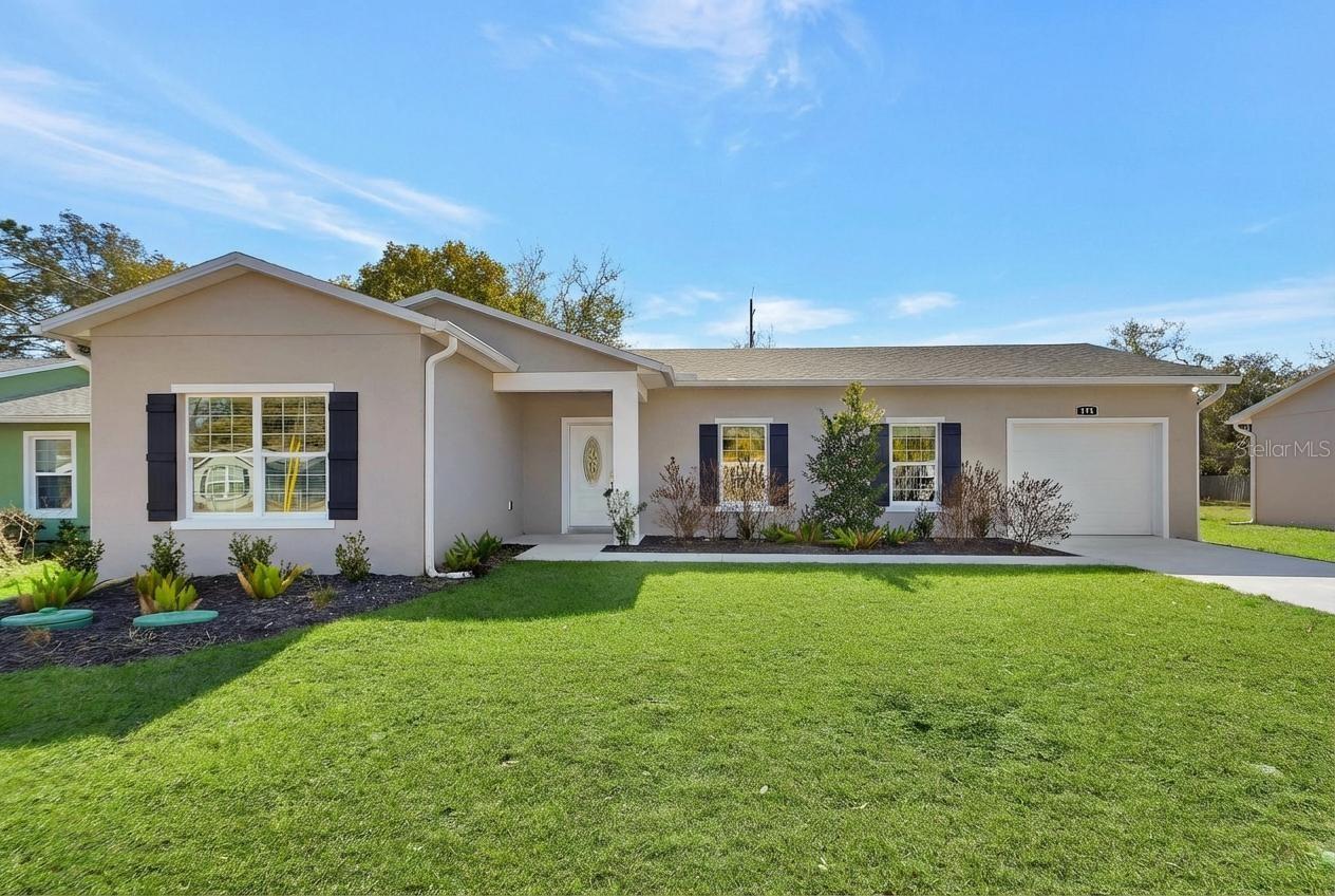 Single Family Residence in DELAND, FL - Daniel Dourado