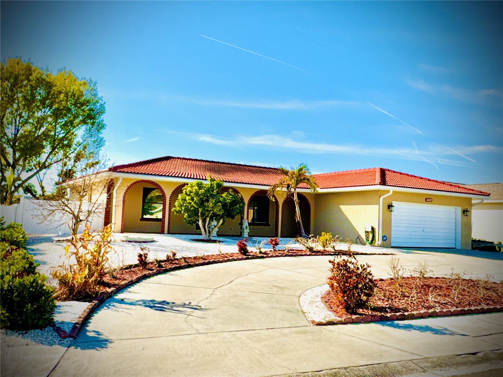 Single Family Residence in APOLLO BEACH, FL - Daniel Dourado