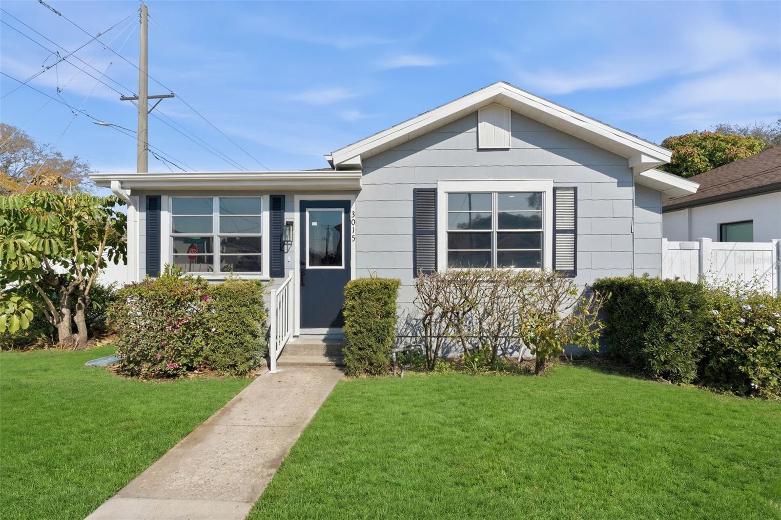 Single Family Residence in TAMPA, FL - Daniel Dourado