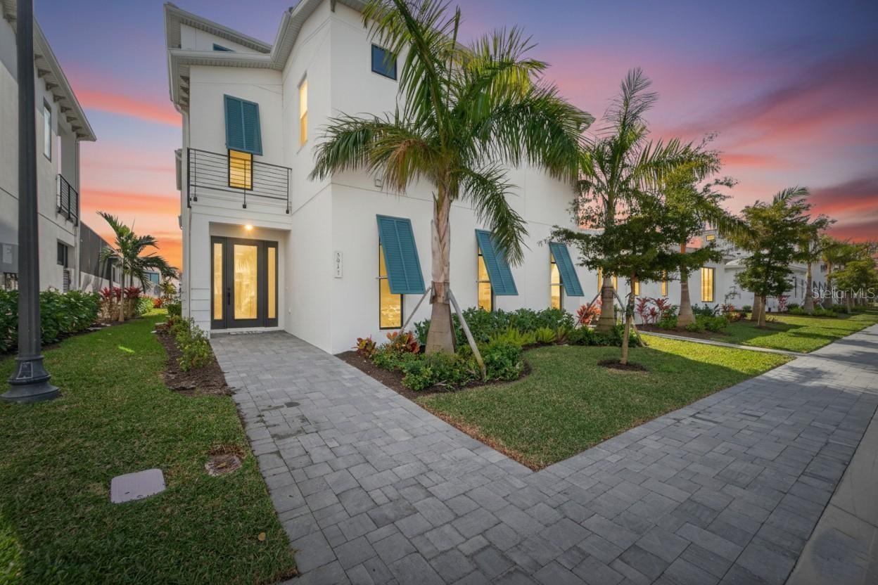 Single Family Residence in BRADENTON, FL - Daniel Dourado
