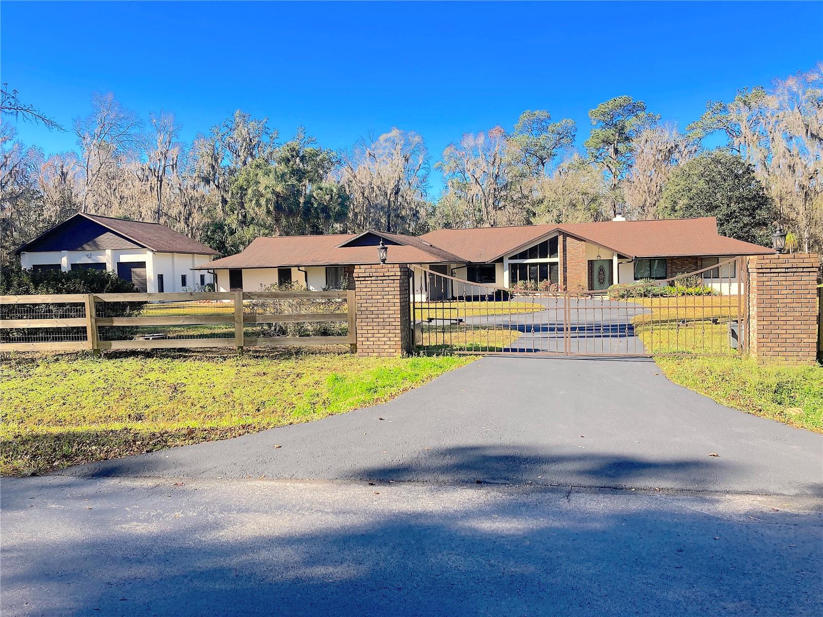 Single Family Residence in OCALA, FL - Daniel Dourado