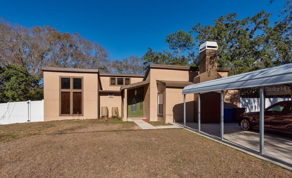 Single Family Residence in LUTZ, FL - Daniel Dourado