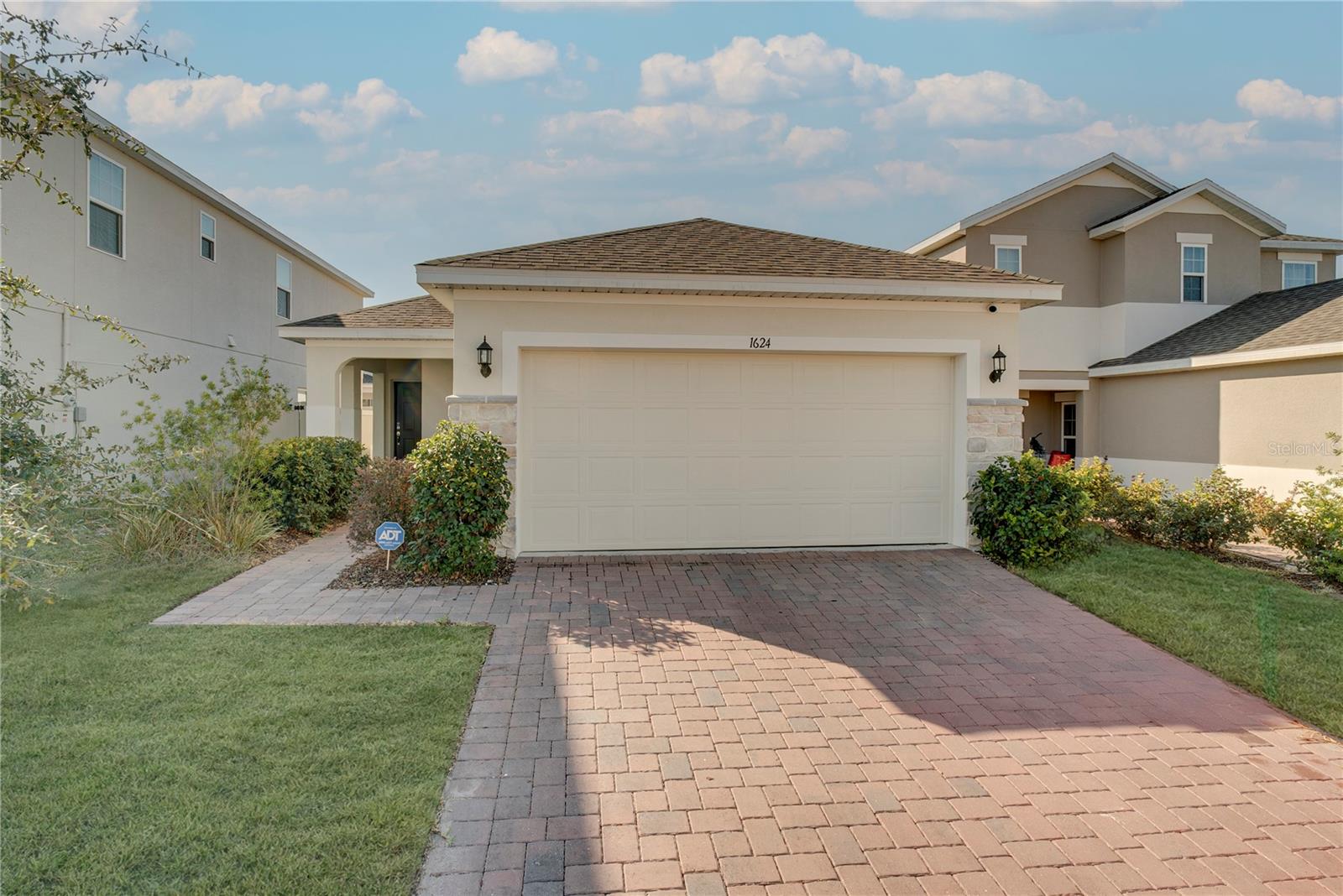Single Family Residence in DAVENPORT, FL - Daniel Dourado