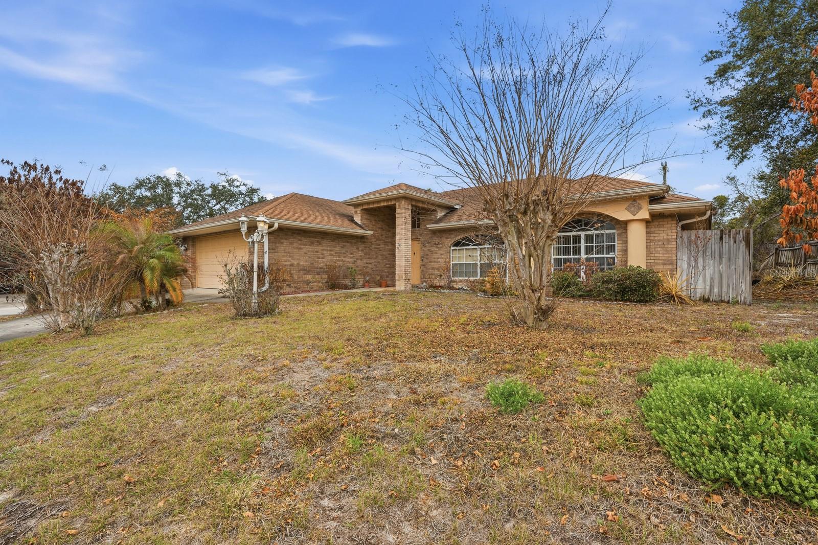 Single Family Residence in DELTONA, FL - Daniel Dourado