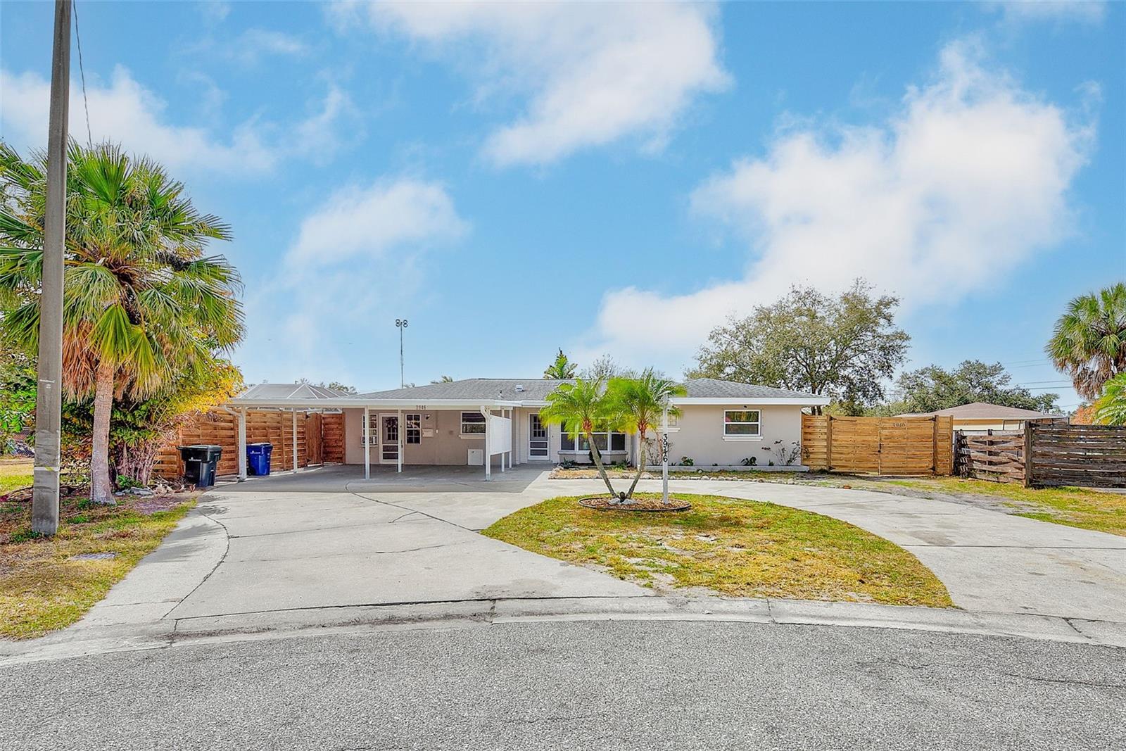 Single Family Residence in SARASOTA, FL - Daniel Dourado