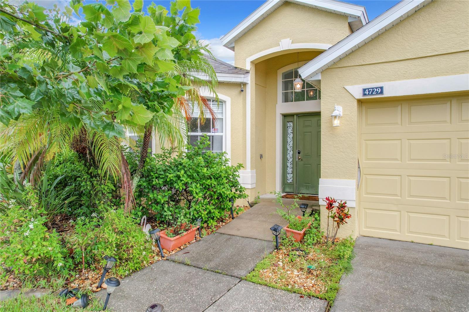 Single Family Residence in ORLANDO, FL - Daniel Dourado