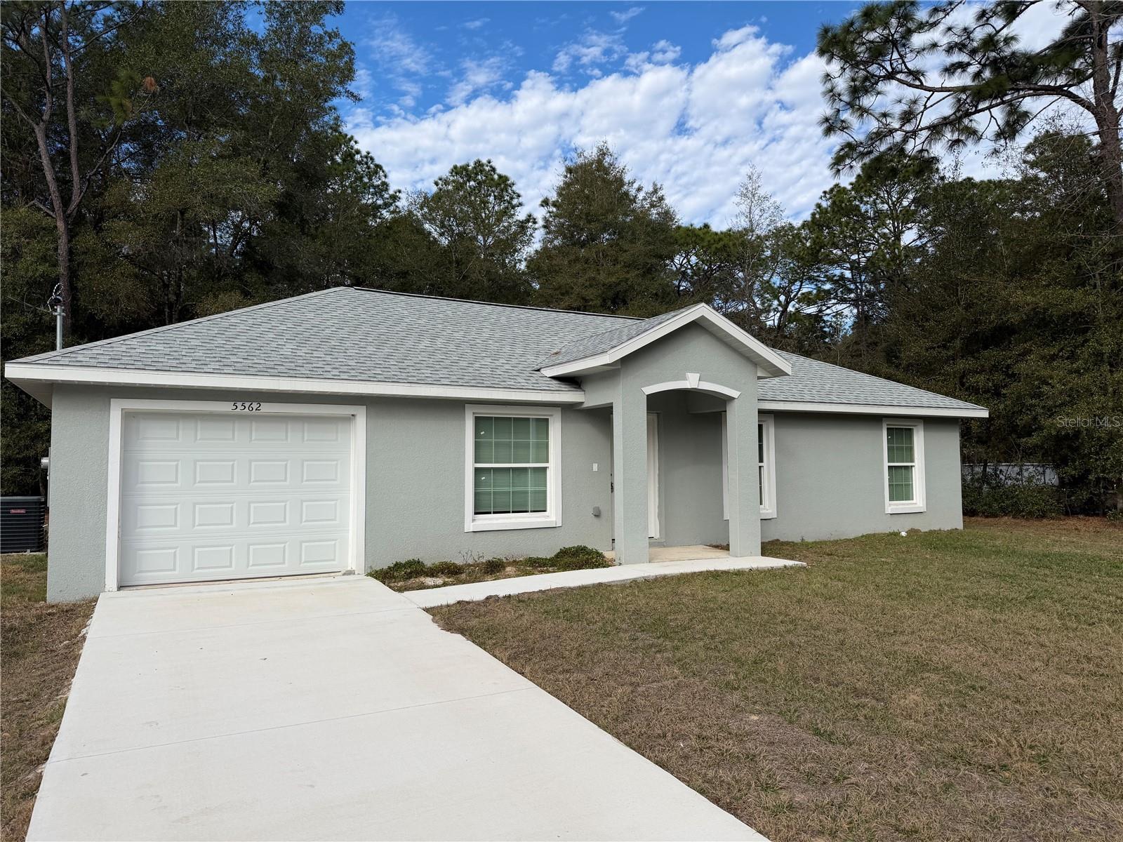 Single Family Residence in DUNNELLON, FL - Daniel Dourado