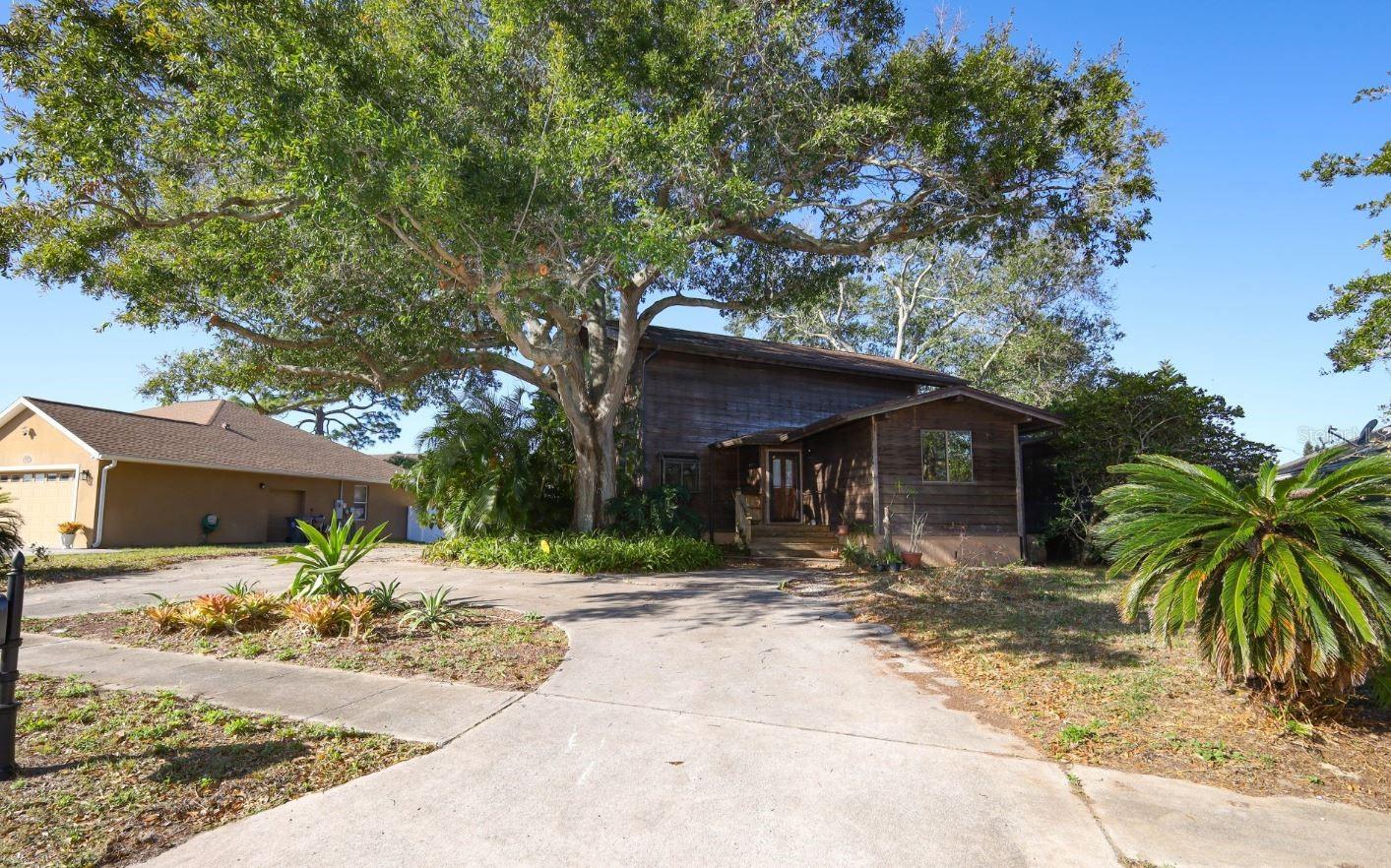 Single Family Residence in TITUSVILLE, FL - Daniel Dourado