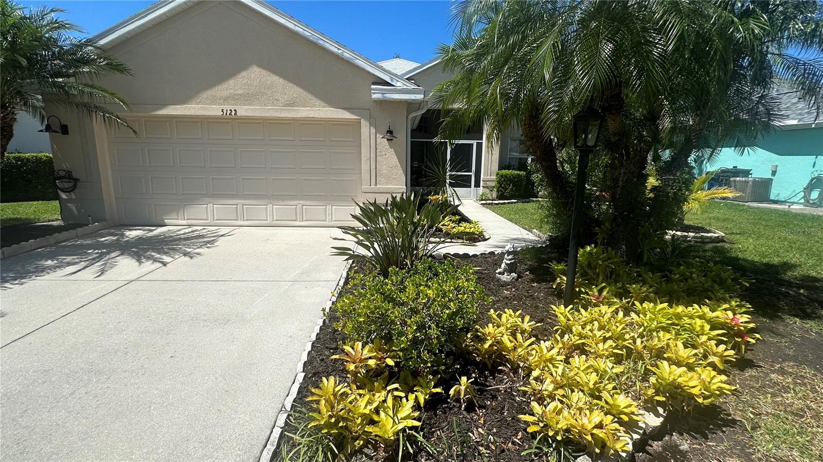 Single Family Residence in SARASOTA, FL - Daniel Dourado