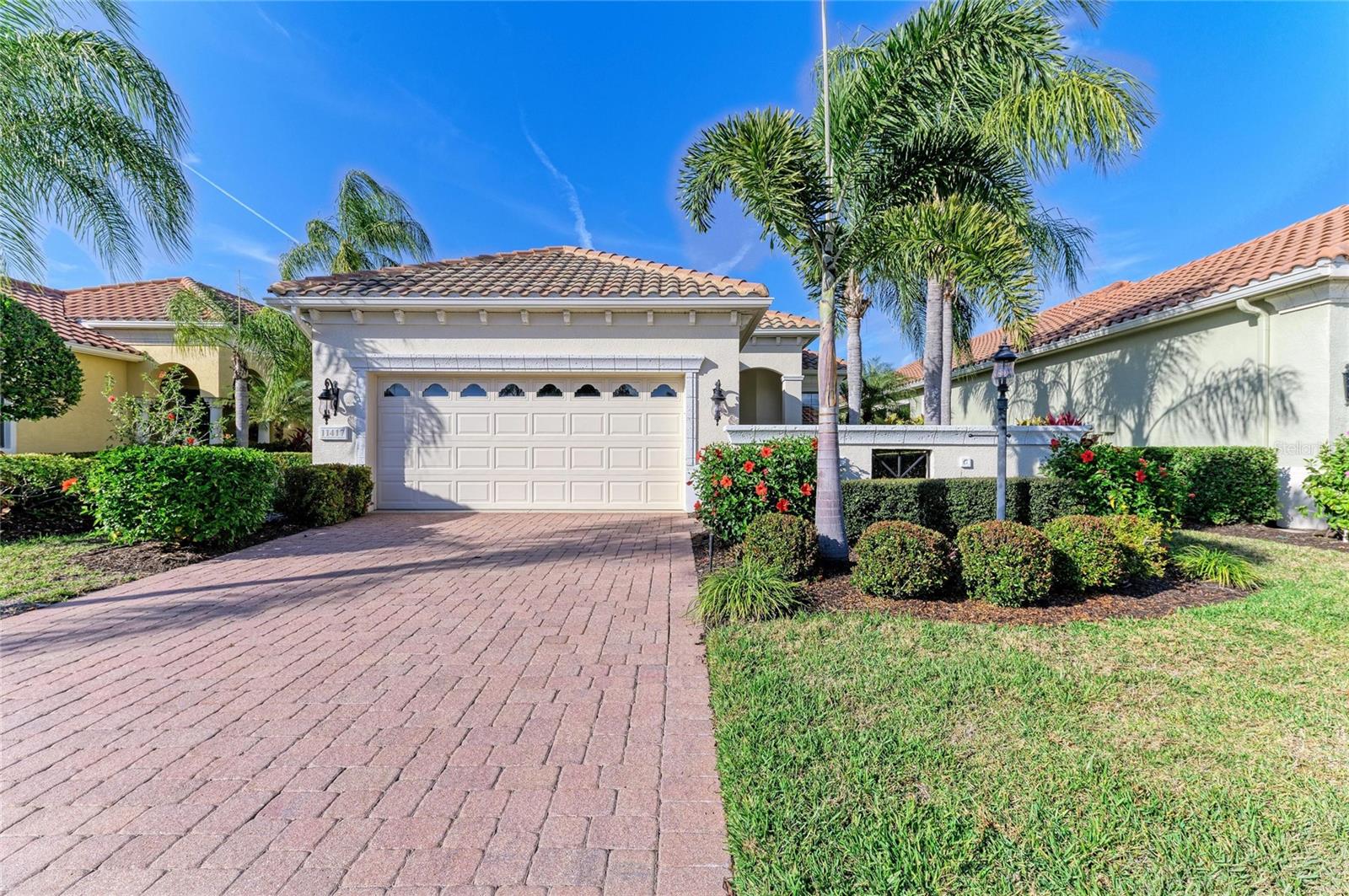 Single Family Residence in LAKEWOOD RANCH, FL - Daniel Dourado