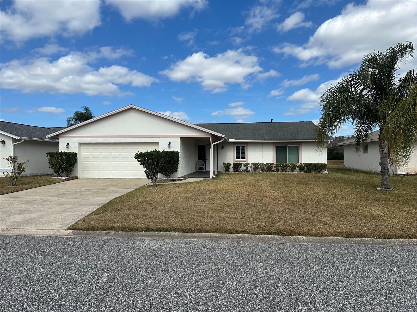 Single Family Residence in ORLANDO, FL - Daniel Dourado