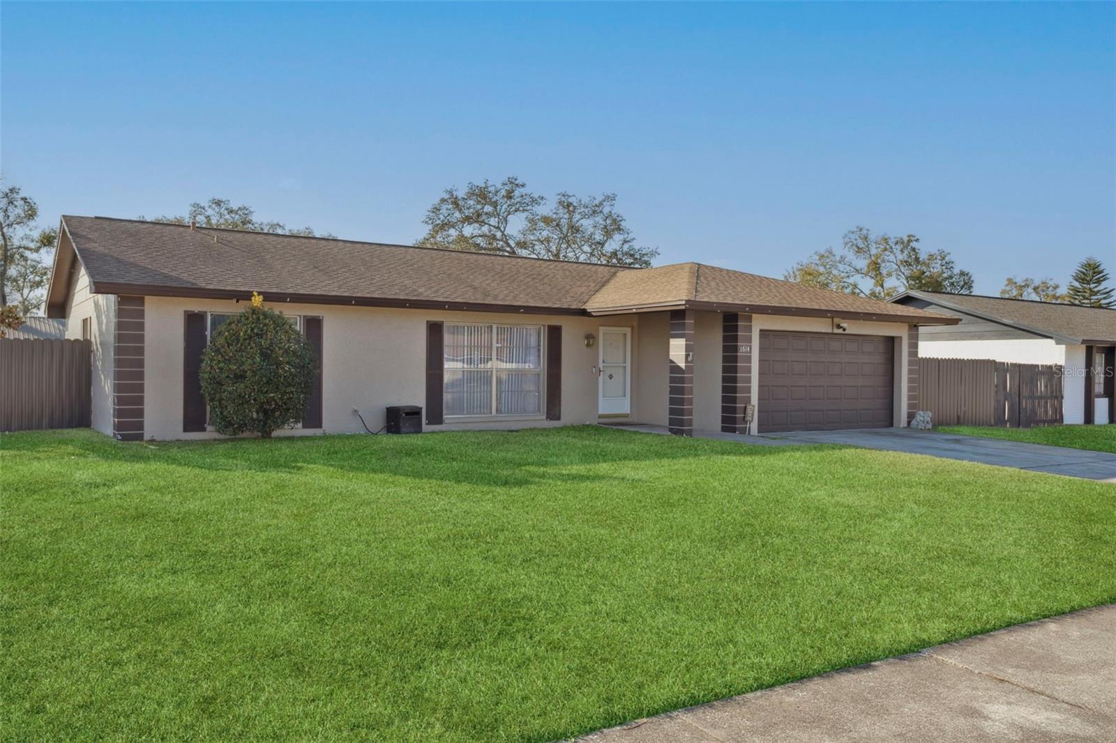 Single Family Residence in BRANDON, FL - Daniel Dourado