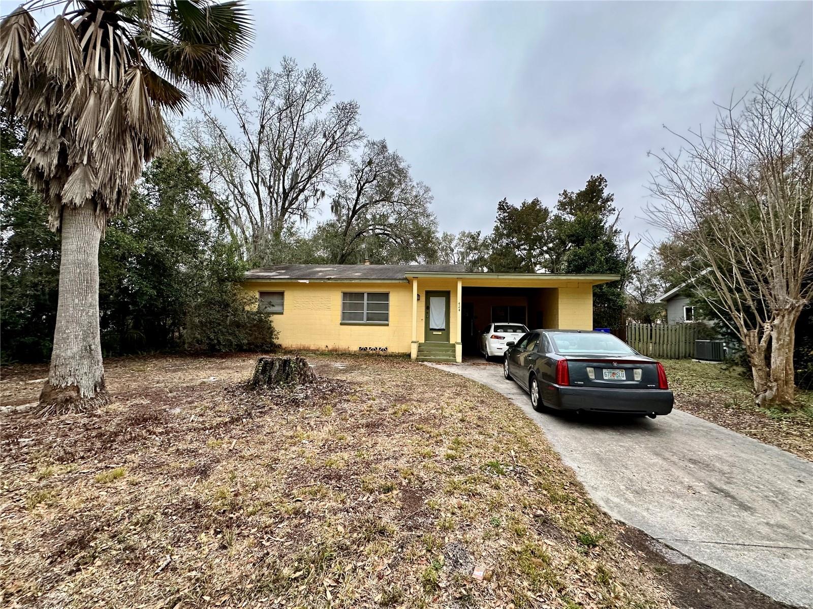 Single Family Residence in DELAND, FL - Daniel Dourado