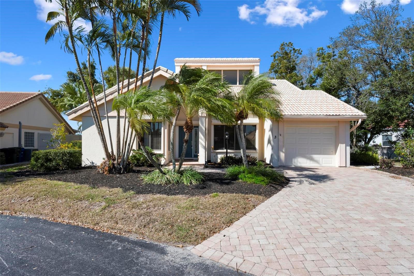 Single Family Residence in NOKOMIS, FL - Daniel Dourado