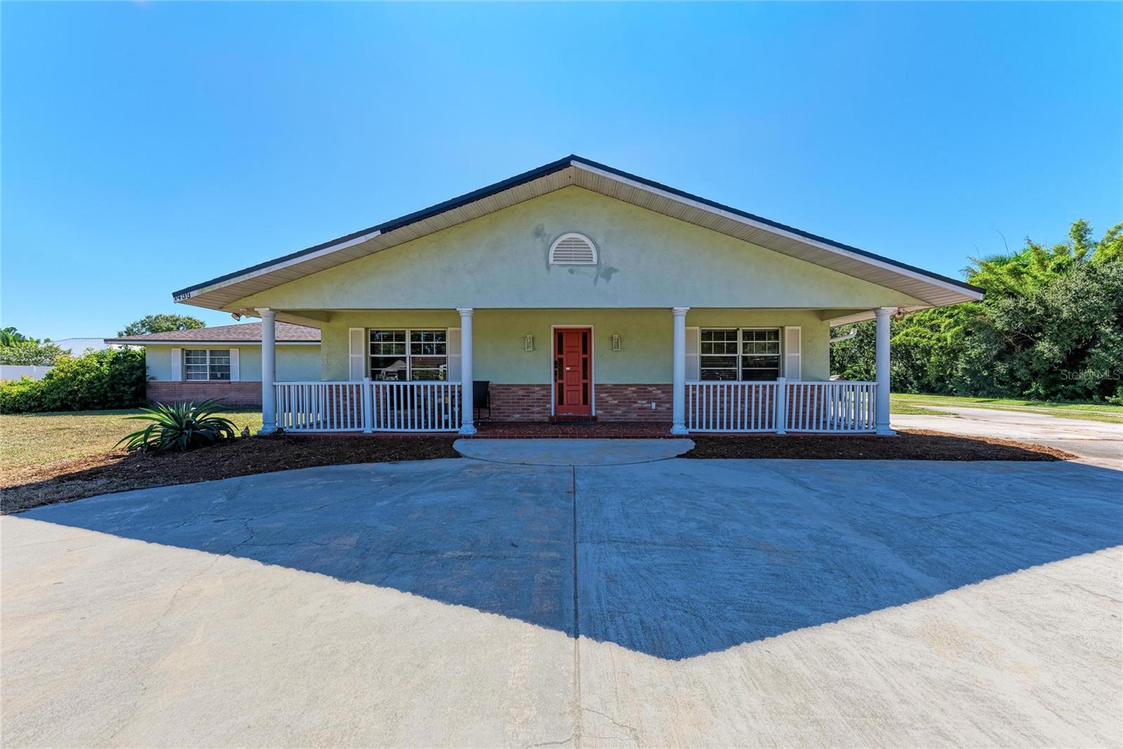 Single Family Residence in PALMETTO, FL - Daniel Dourado