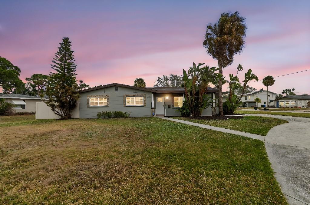 Single Family Residence em ST PETERSBURG, FL - Daniel Dourado