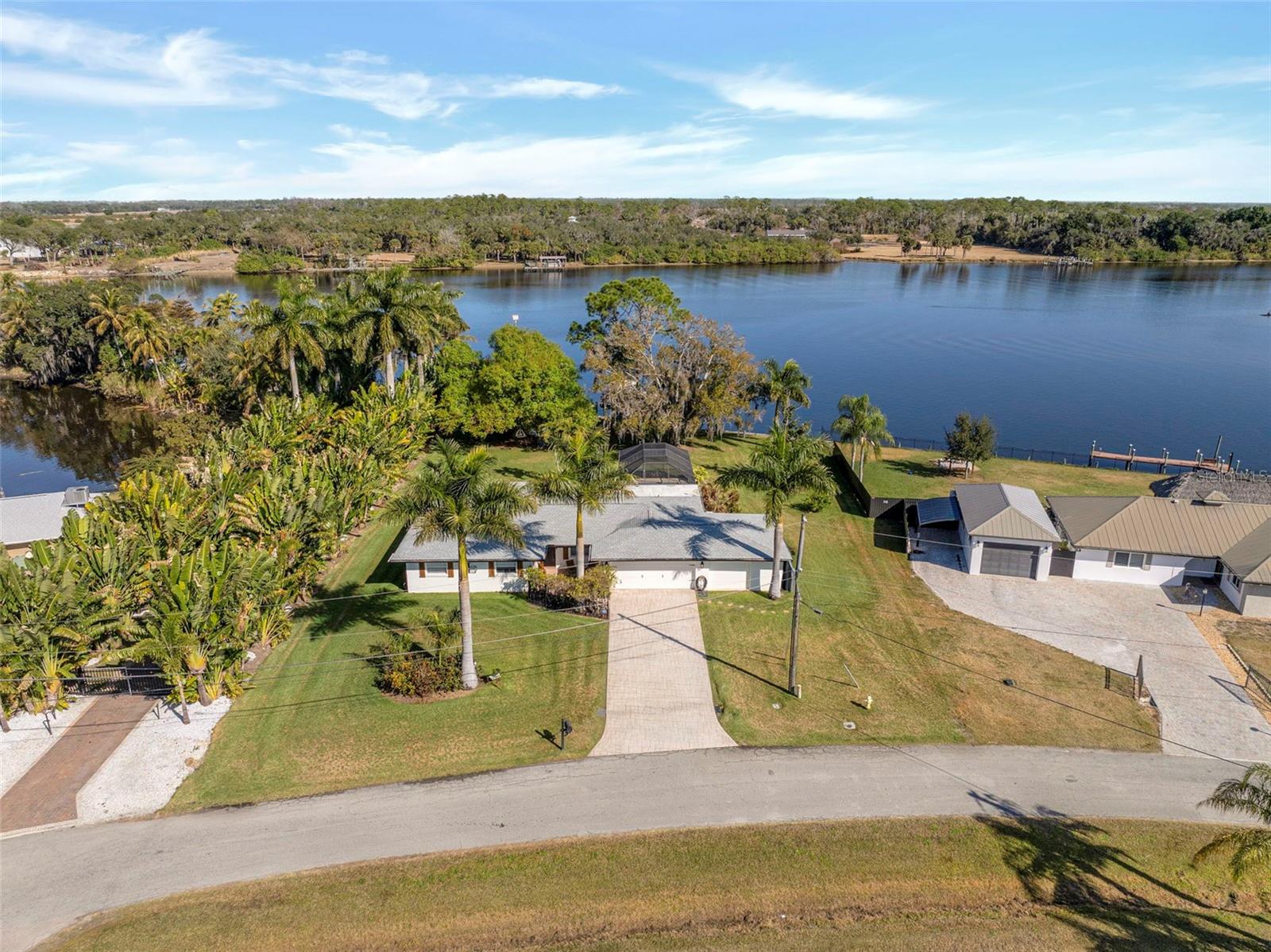 Single Family Residence in FORT MYERS, FL - Daniel Dourado