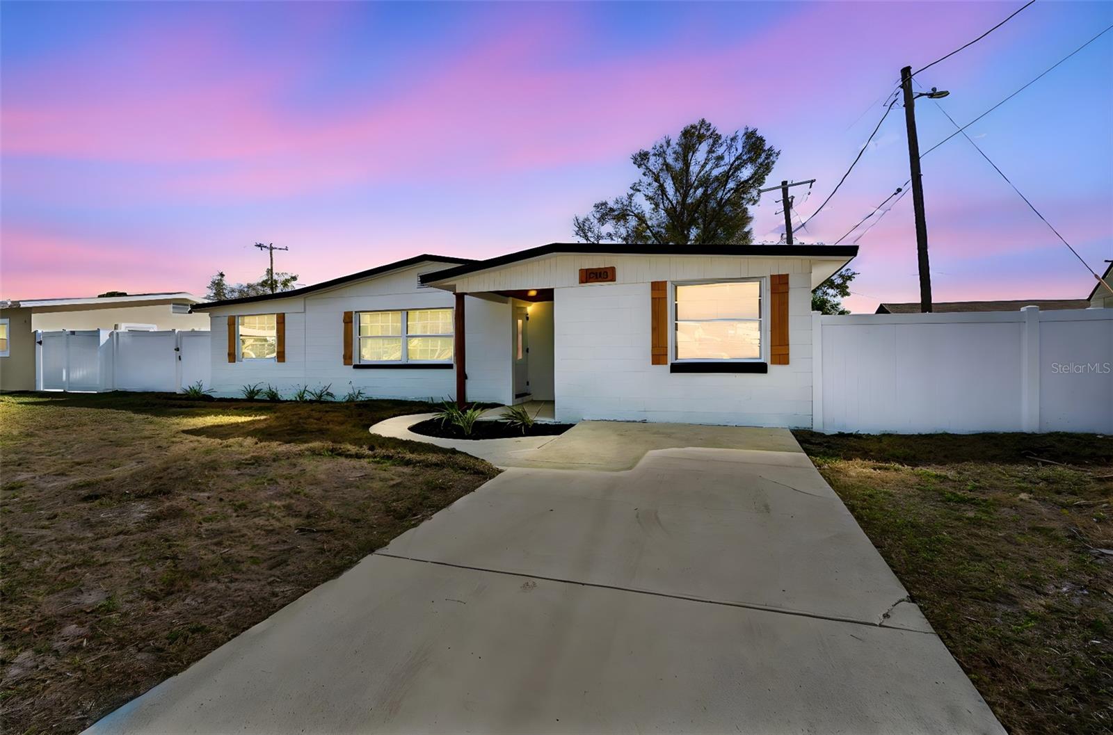 Single Family Residence in TAMPA, FL - Daniel Dourado