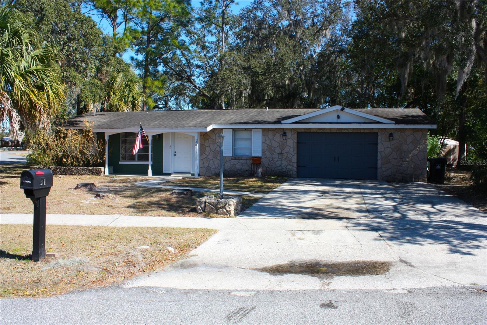 Single Family Residence in DELTONA, FL - Daniel Dourado