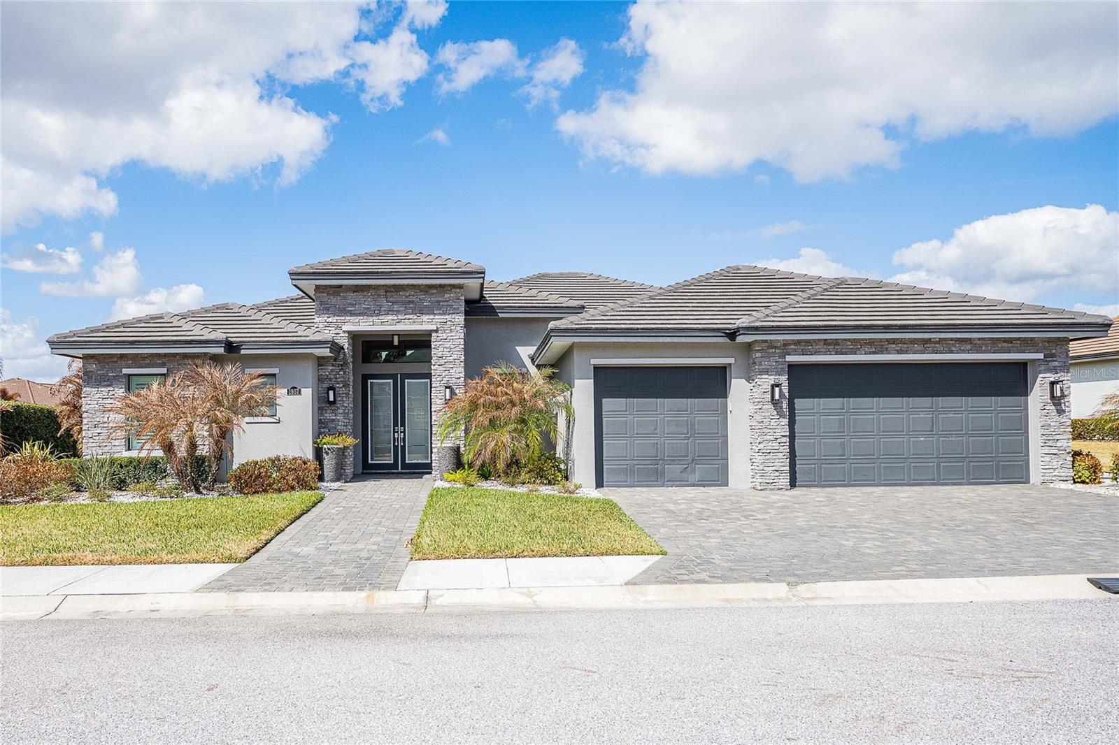 Single Family Residence in LAKELAND, FL - Daniel Dourado