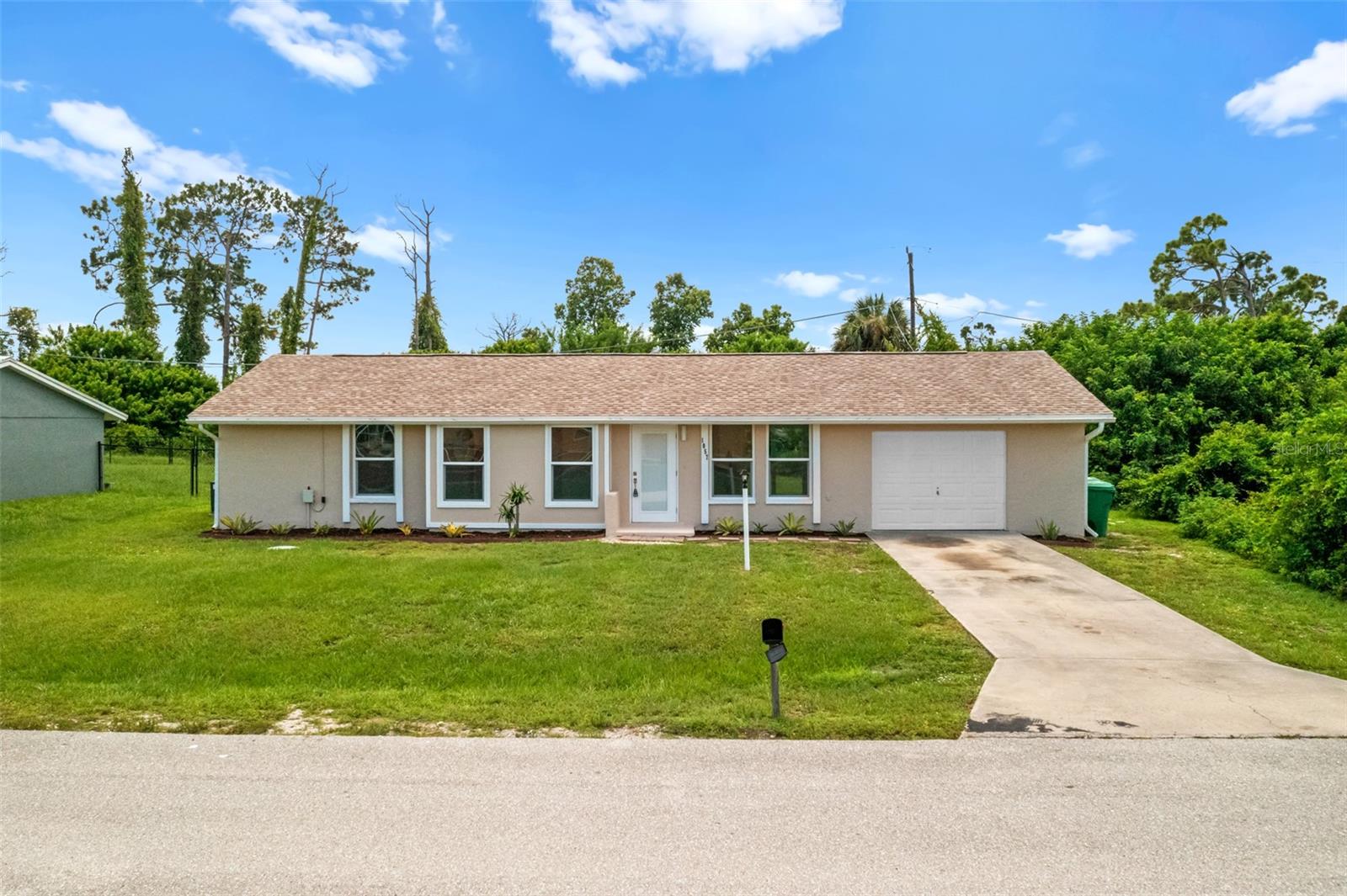 Single Family Residence in PORT CHARLOTTE, FL - Daniel Dourado