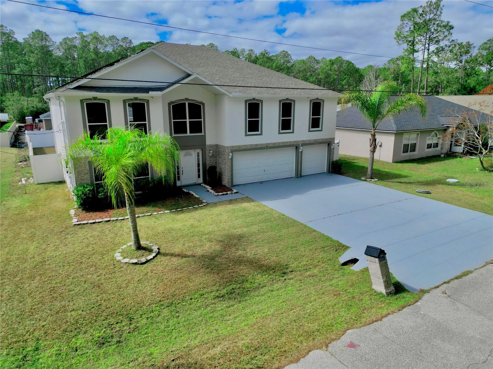 Single Family Residence in PALM COAST, FL - Daniel Dourado