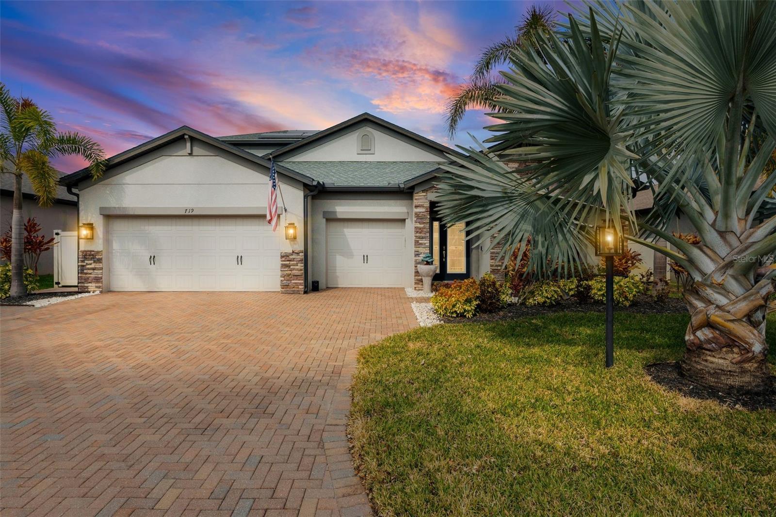 Single Family Residence in BRADENTON, FL - Daniel Dourado